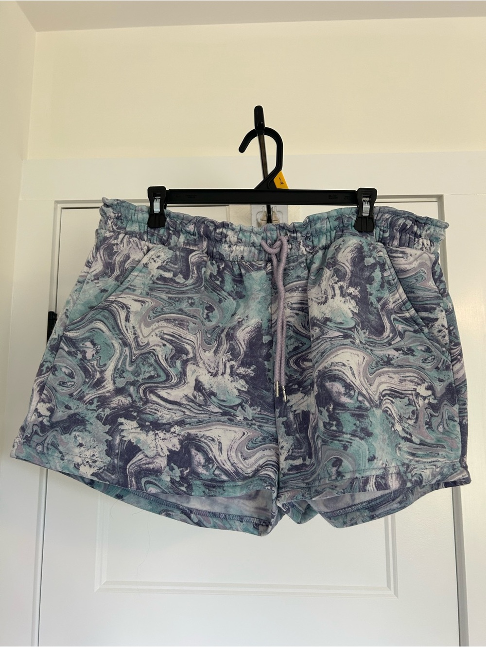 Celebrity Pink Marbled Drawstring Athletic Shorts in Mint & Gray